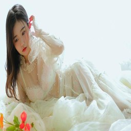 YSL蜜桃色蜜桃成熟时：灵动妆容的秘密武器